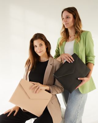 Klasika, která nikdy nezklame. Naše jednobarevné obaly na notebooky = čistý design, spolehlivá ochrana a vaši top...